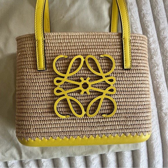 Loewe Paulas Ibiza Anagram Logo Mini Raffia Basket Shoulder Bag in Yellow - Picture 4 of 12